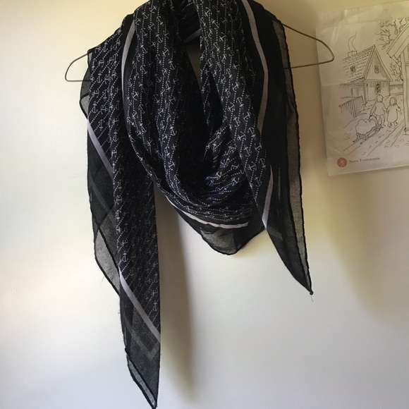 Scarf - Picture 2 of 3